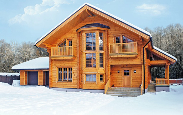 Дом из бревна зимой
